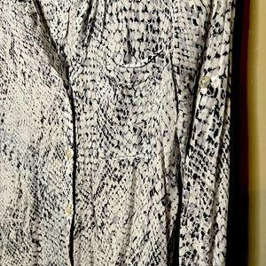 Cloth & Stone long sleeve light weight snakeskin print blouse.